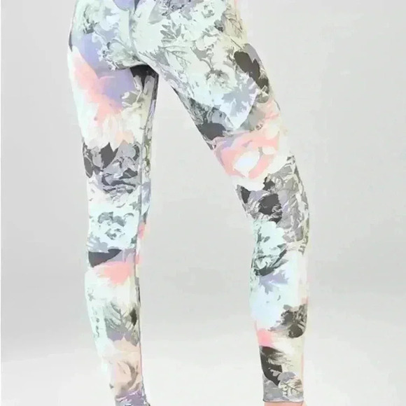 Define PowerHold® Mid-Rise Legging - Picture 3 of 11